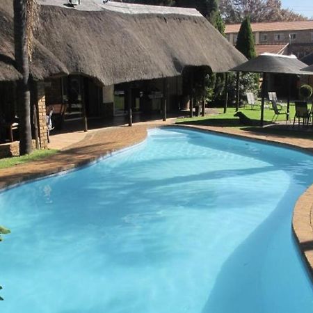 Aero Guest Lodge Kempton Park Extérieur photo